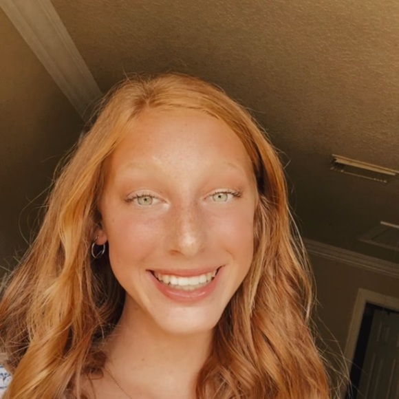 Meet your Posher, Olivia - Picture 1 of 1